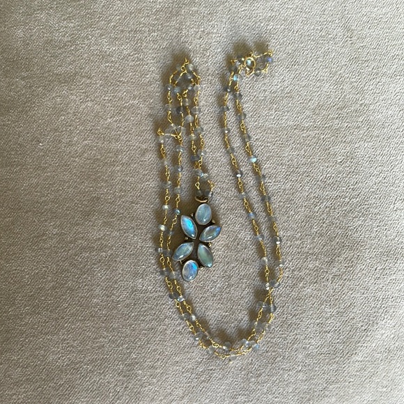 Blue Moonstone pendant necklace - Picture 3 of 4